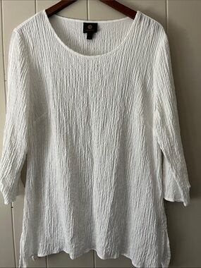 Collection B White Crinkle Scoop Neck Tunic